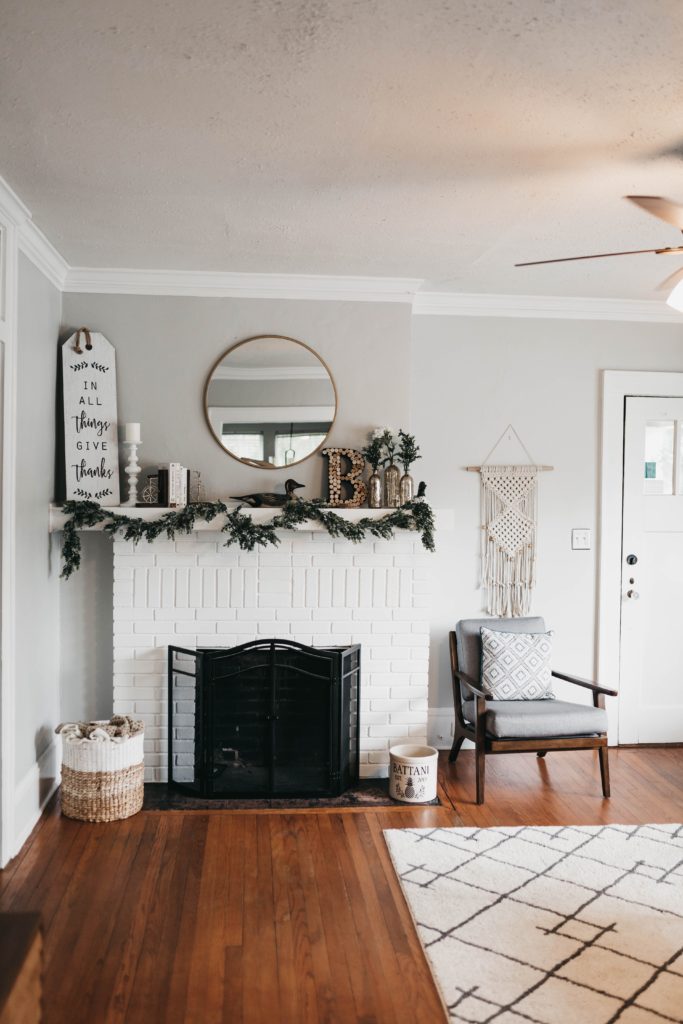 These 10 elements of a cozy home will give you a variety of warm and cozy living room ideas. Learn how to make your living more cozy and inviting!