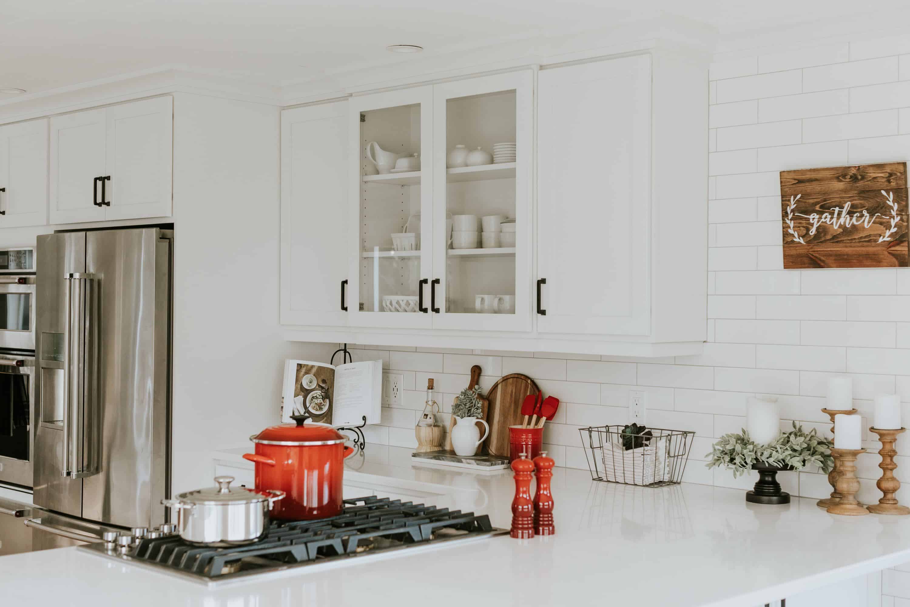 How to declutter your kitchen fast and easy. What to declutter to organize your kitchen counters, with 8 simple action steps! 