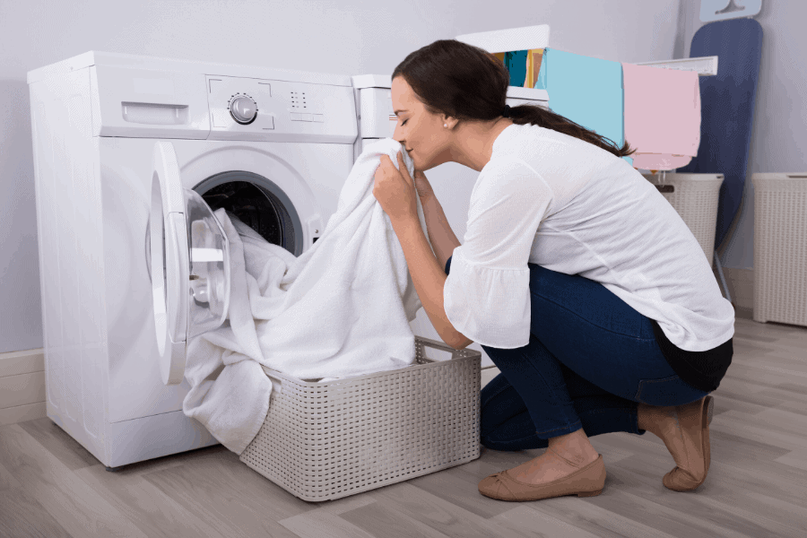 How to get the musty smell out of towels! Keep your towels smelling fresh with these easy tricks.