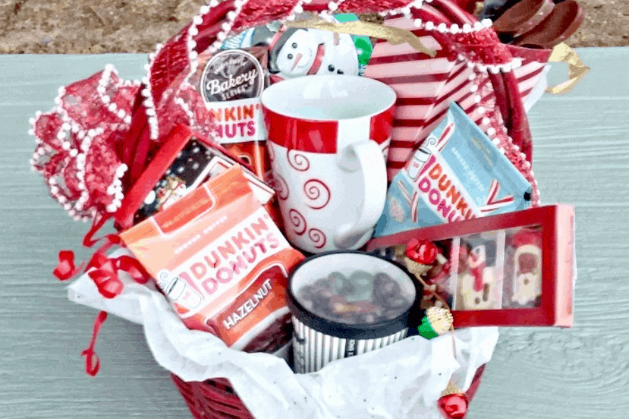 DIY gift basket ideas! This list of things to put in a gift basket will give you lots of ideas for easy and affordable presents for any occasion.