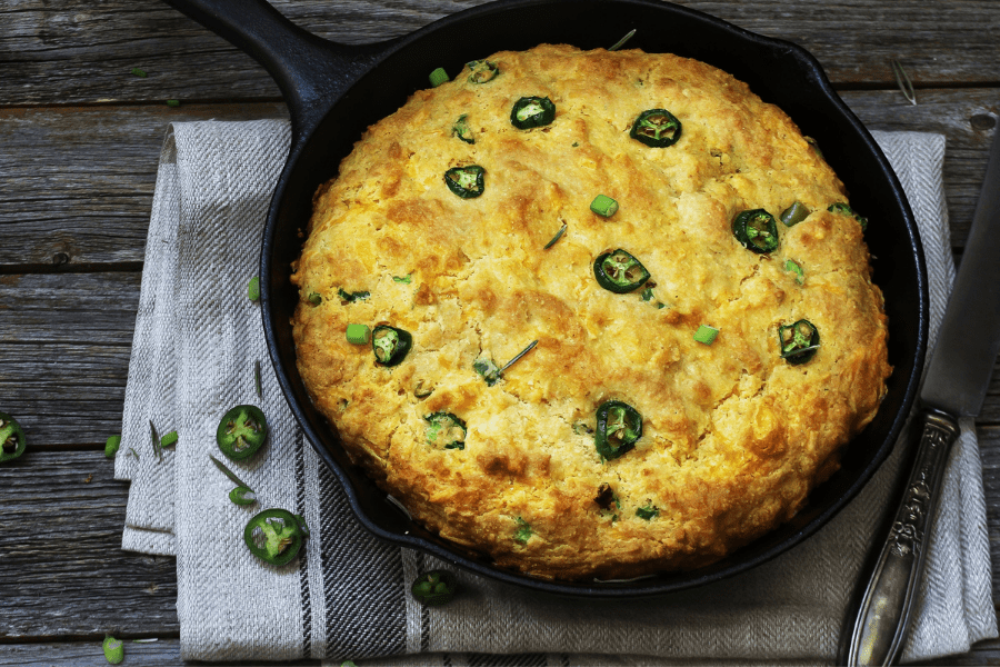 What to eat with cornbread! Here are the best dishes and meals that go with cornbread. It’s not just for chili anymore!