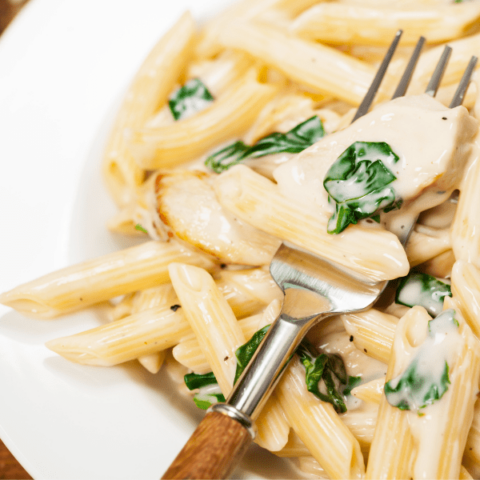 What to serve with fettuccine alfredo! Delicious side dishes for chicken alfredo, and what meat, bread, and salad go best with pasta alfredo.
