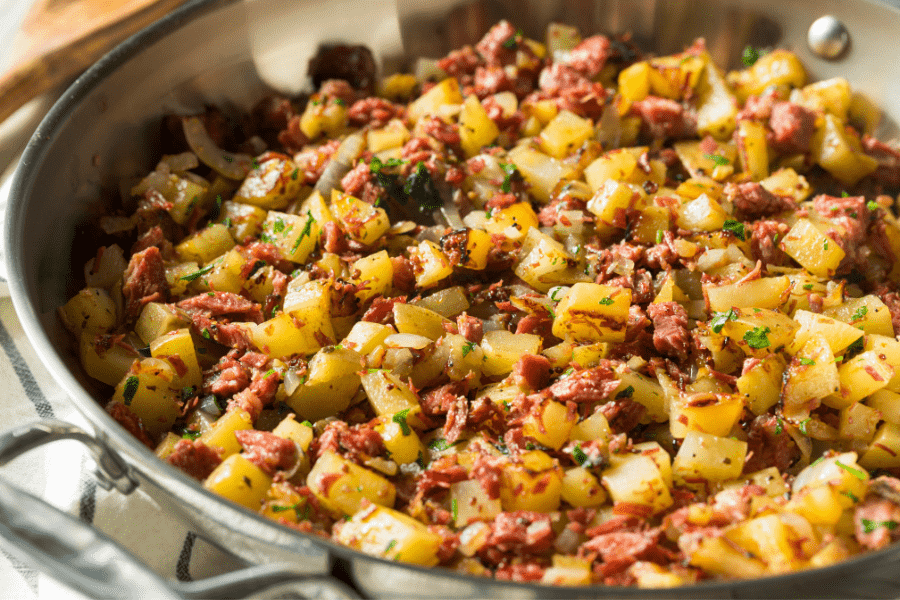 The best recipes with leftover baked potatoes! Tons of ideas for what to do with leftover baked potatoes to transform them into casseroles, breakfast, and other delicious meals.