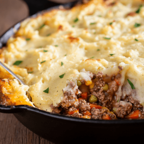 What to serve with shepherd’s pie! Here are the best side dishes for cottage pie so you can create an amazing, classic comfort food meal.