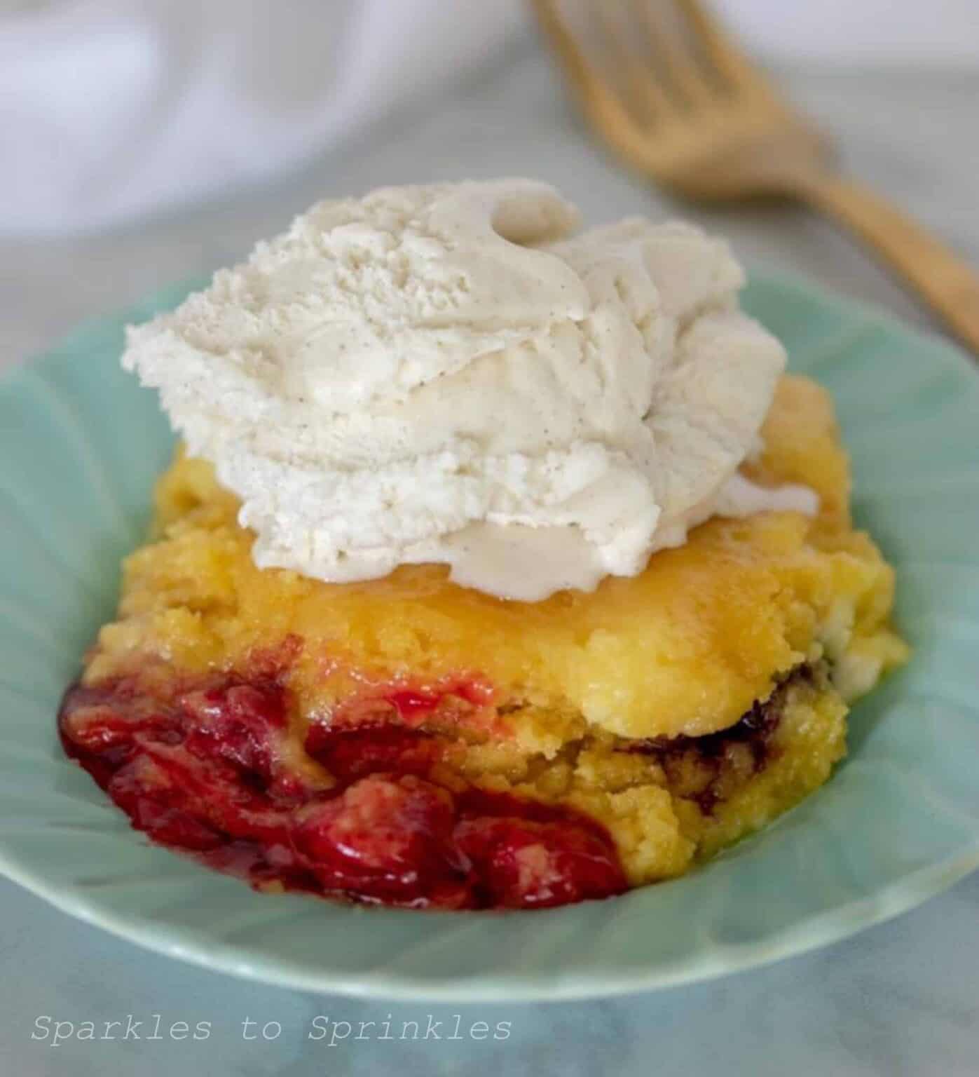 15-super-easy-fall-dump-cake-recipes-everyone-will-obsess-over