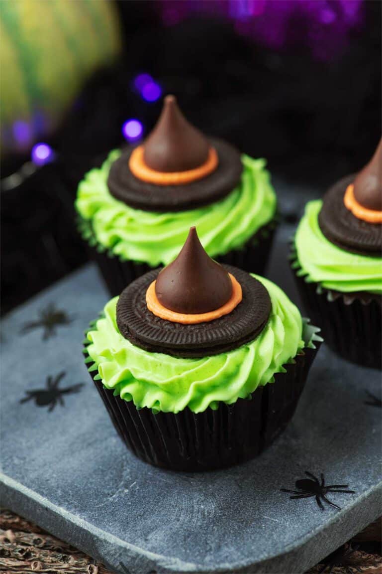 31 Wicked Good Halloween Cupcakes to Sink Your Fangs Into