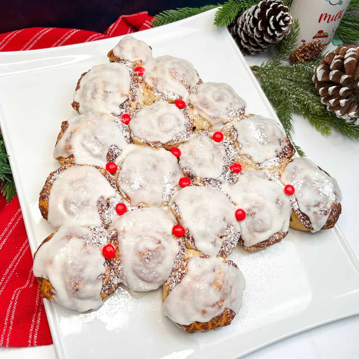 Image for Pull Apart Pillsbury Cinnamon Rolls Christmas Tree